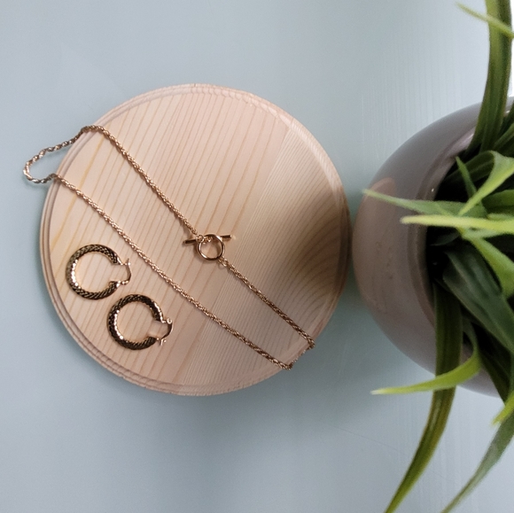 The Golden Set ✨️ - Picture 3 of 4